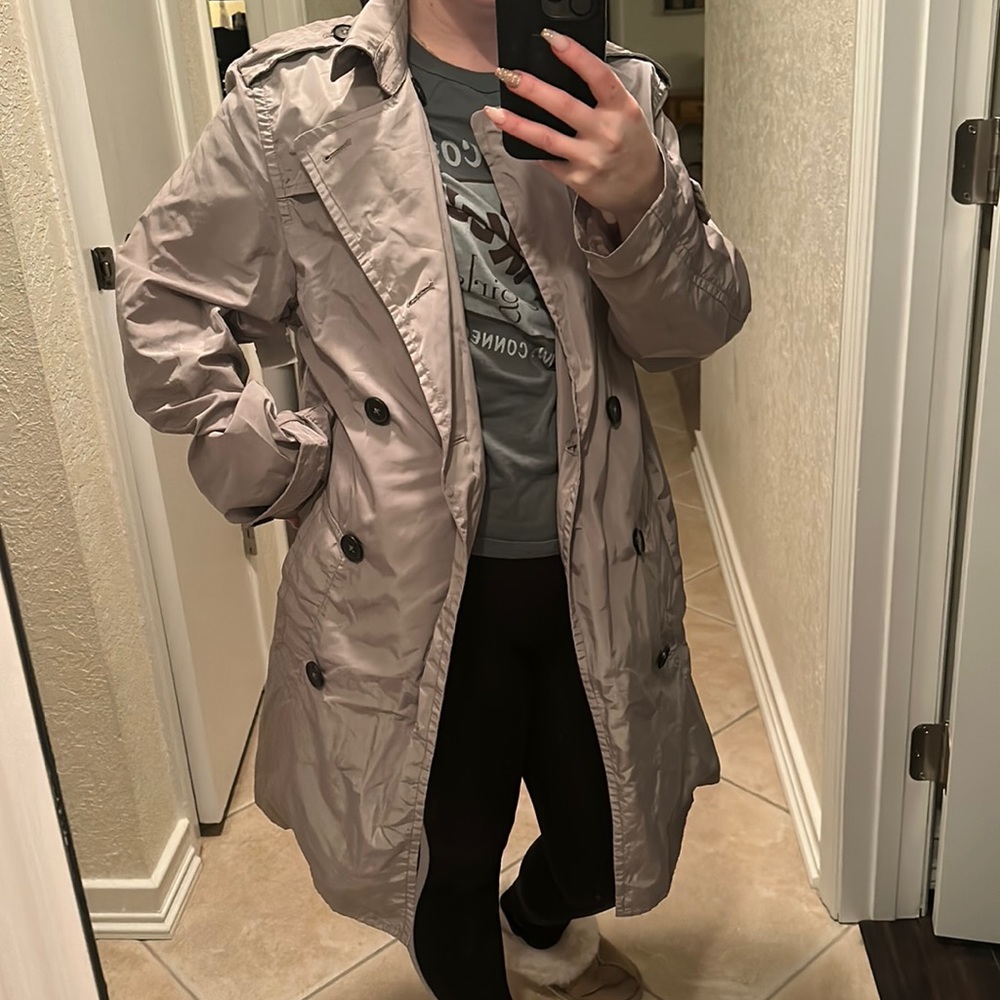 Trench coat never worn